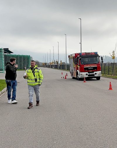bild_feuerwehrfahrzeug_ausweichen
