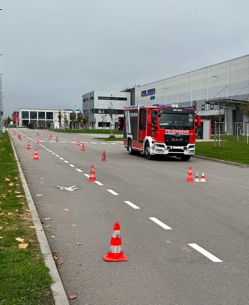 bild_start_feuerwehrfahrzeug_slalom-parcour